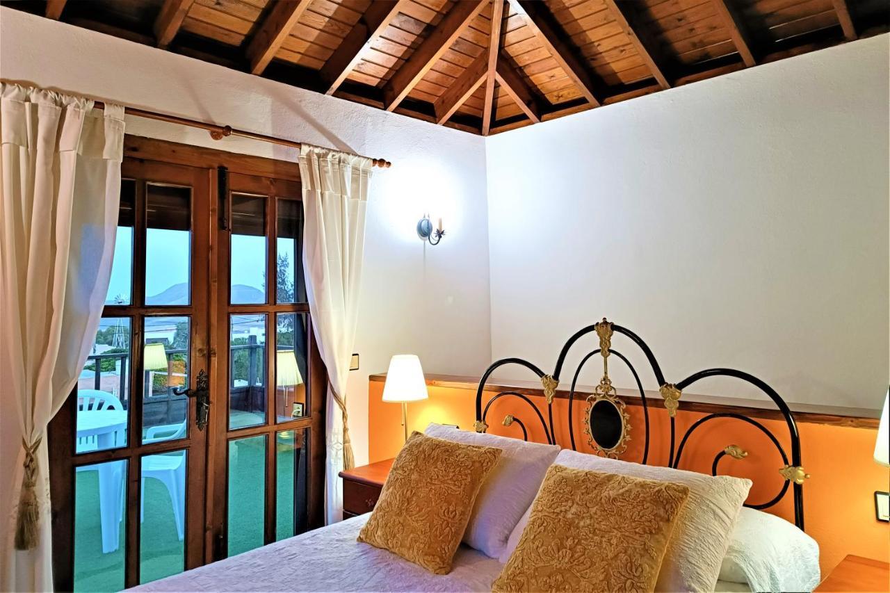 Villa Casa La Molina- A à Triquivijate Extérieur photo